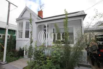 Gorgeous Kingsland Villa!