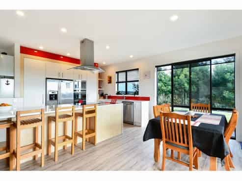 911 Old North Road, Waimauku