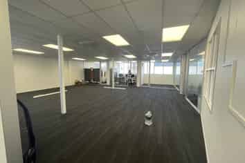 150m2 Modern Office and Meeting Rooms