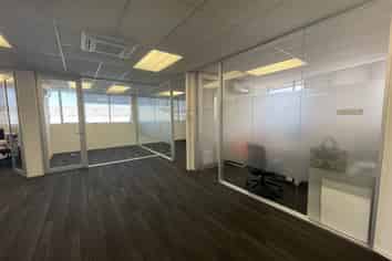 150m2 Modern Office and Meeting Rooms