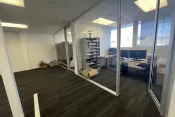 150m2 Modern Office and Meeting Rooms