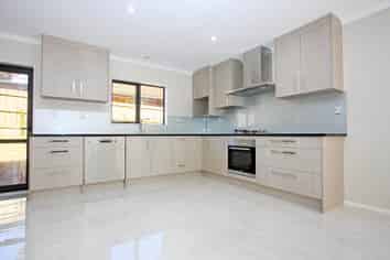 13 Grassways Avenue, Pakuranga