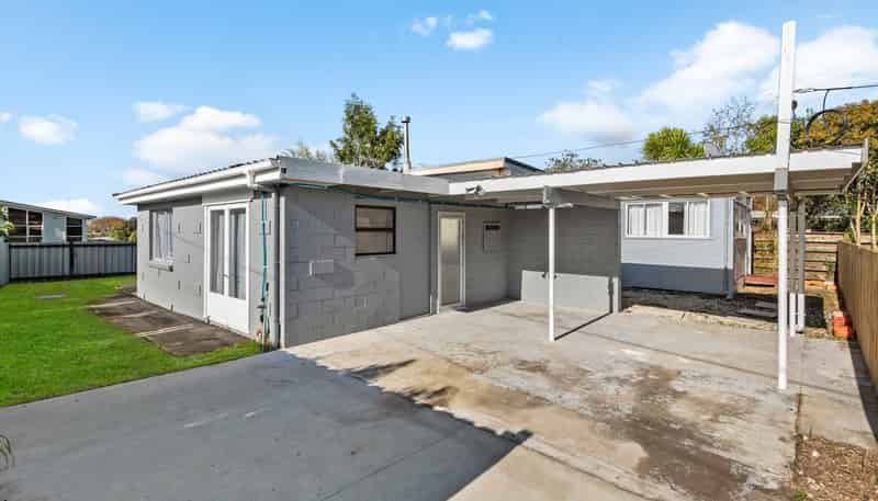 67 Tiroroa Avenue, Te Atatu South