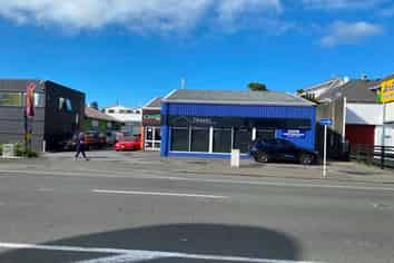 High Profile Showroom / Office