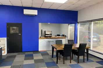 High Profile Showroom / Office