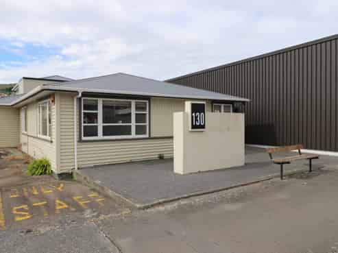 Office options on busy main road in Tawa