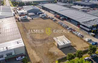 Cheap Secure Yard in Airport Oaks | Available June