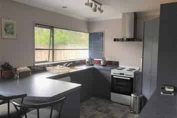 32 Lisa Place, Brookfield