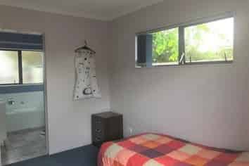 32 Lisa Place, Brookfield