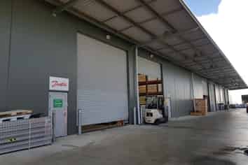 East Tamaki 50/50 split warehouse with showroom/of