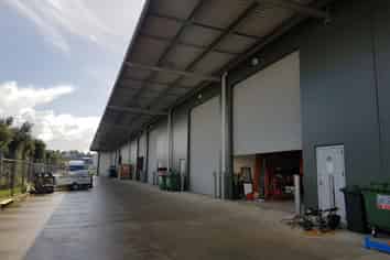 East Tamaki 50/50 split warehouse with showroom/of