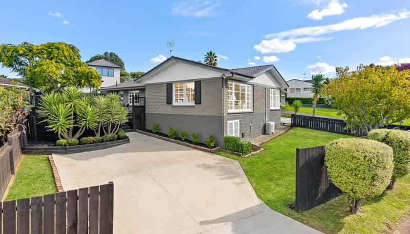 11 Borrowdace Avenue, Botany Downs