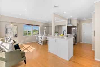 11 Borrowdace Avenue, Botany Downs