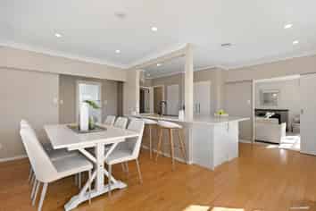 11 Borrowdace Avenue, Botany Downs