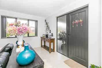 19 Max Landing, Grandview Heights