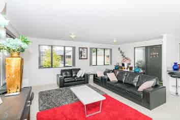 19 Max Landing, Grandview Heights