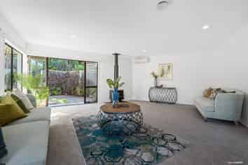 8 Stitchbird Close, Murrays Bay