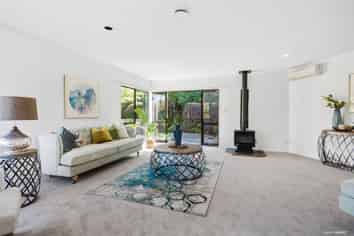 8 Stitchbird Close, Murrays Bay