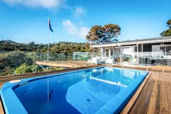 7/8 and 9/ Victoria Road North, Onetangi