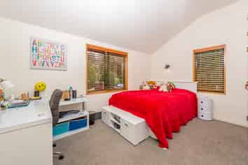 35 Isobel Road, Greenhithe