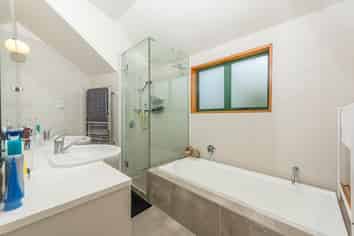 35 Isobel Road, Greenhithe