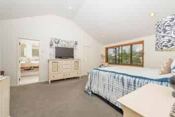 35 Isobel Road, Greenhithe