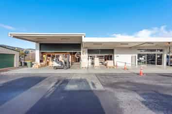 Henderson Showroom & Warehouse