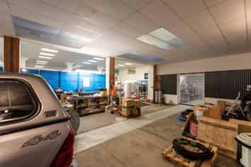 Profile, Parking, Showroom, Warehouse!