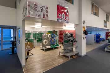 Profile, Parking, Showroom, Warehouse!