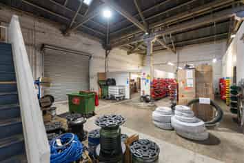 Profile, Parking, Showroom, Warehouse!