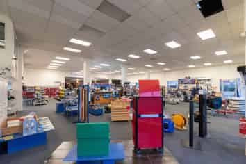 Profile, Parking, Showroom, Warehouse!