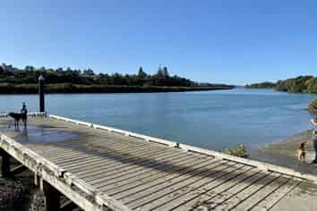 104 Matipo Road, Te Atatu Peninsula