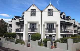 14/177 Hurstmere Road, Takapuna