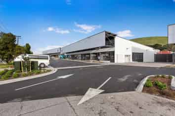 97m2 Retail or Service Provider Unit FOR LEASE