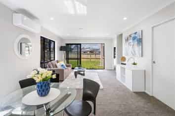 8C Mahon Place, Papatoetoe