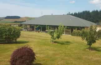 1499 Livingstone-Duntroon Road, 