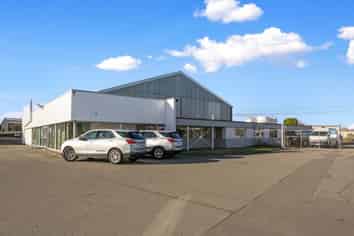1850 sqm Warehouse/ Showroom/ Office, Blenheim Rd