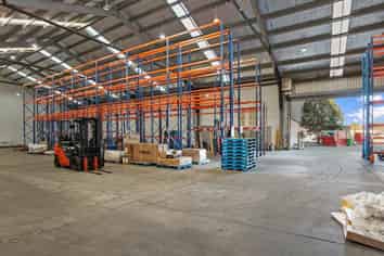 1850 sqm Warehouse/ Showroom/ Office, Blenheim Rd