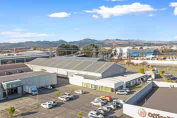 1850 sqm Warehouse/ Showroom/ Office, Blenheim Rd