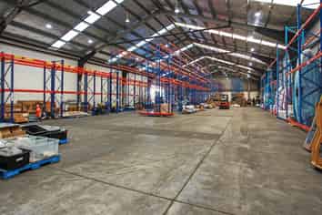 1850 sqm Warehouse/ Showroom/ Office, Blenheim Rd