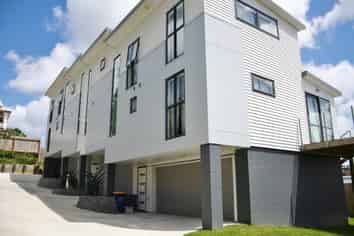 16A Woodall Place, Totara Vale