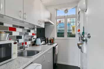 3C 20 Maarama Crescent, Aro Valley