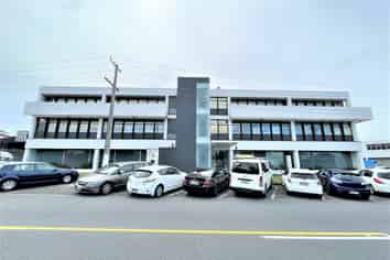 WALK RIGHT IN AND GET TO WORK - TURNKEY OFFICE