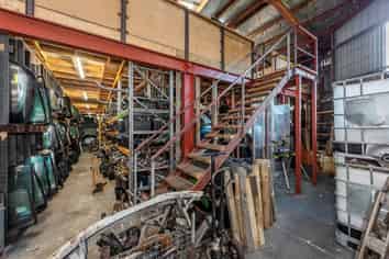 STANDALONE WAREHOUSE + YARD