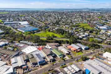 STANDALONE WAREHOUSE + YARD