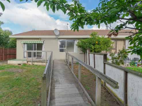 2/107 Bayswater Crescent, Bromley