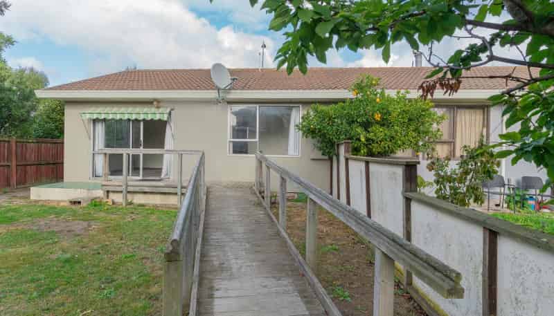 2/107 Bayswater Crescent, Bromley