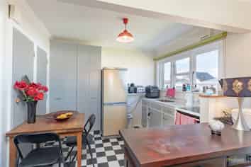 2/21 Oriental Street, Petone