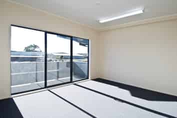 87M2 WAREHOUSE / 73M2 OFFICE