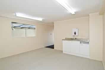 87M2 WAREHOUSE / 73M2 OFFICE